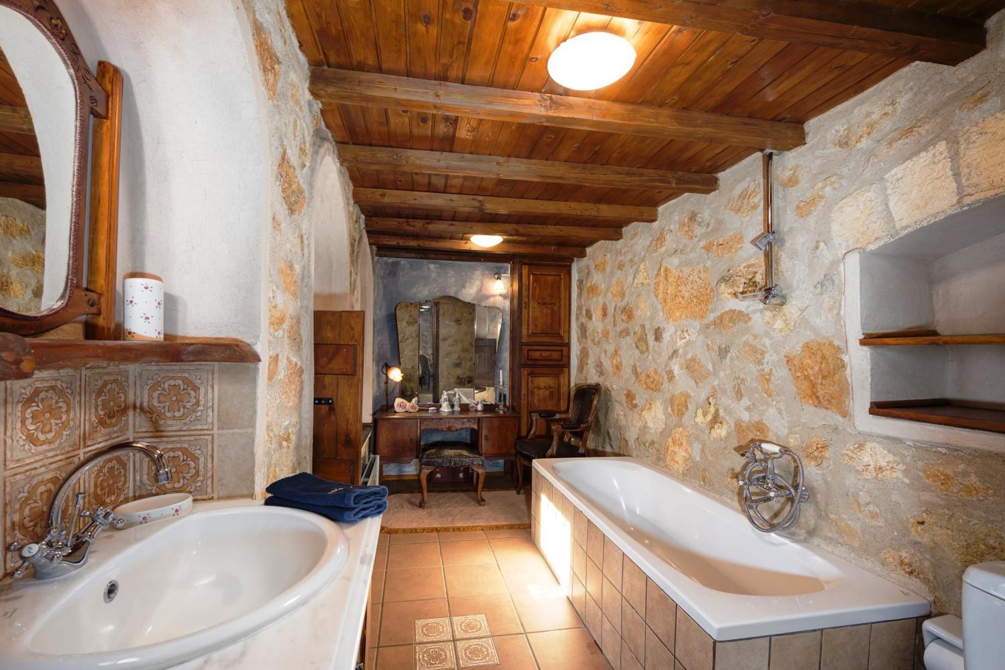 Four Seasons Stonework Castle Villa Lagonisi Exterior photo